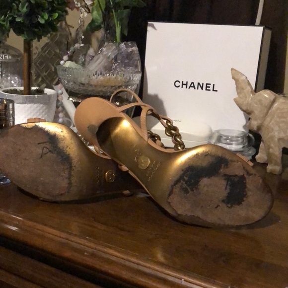 AUTH DOLCE & GABBANA Pebbled Leather Gold Chain Couture Heels - Picture 8 of 12